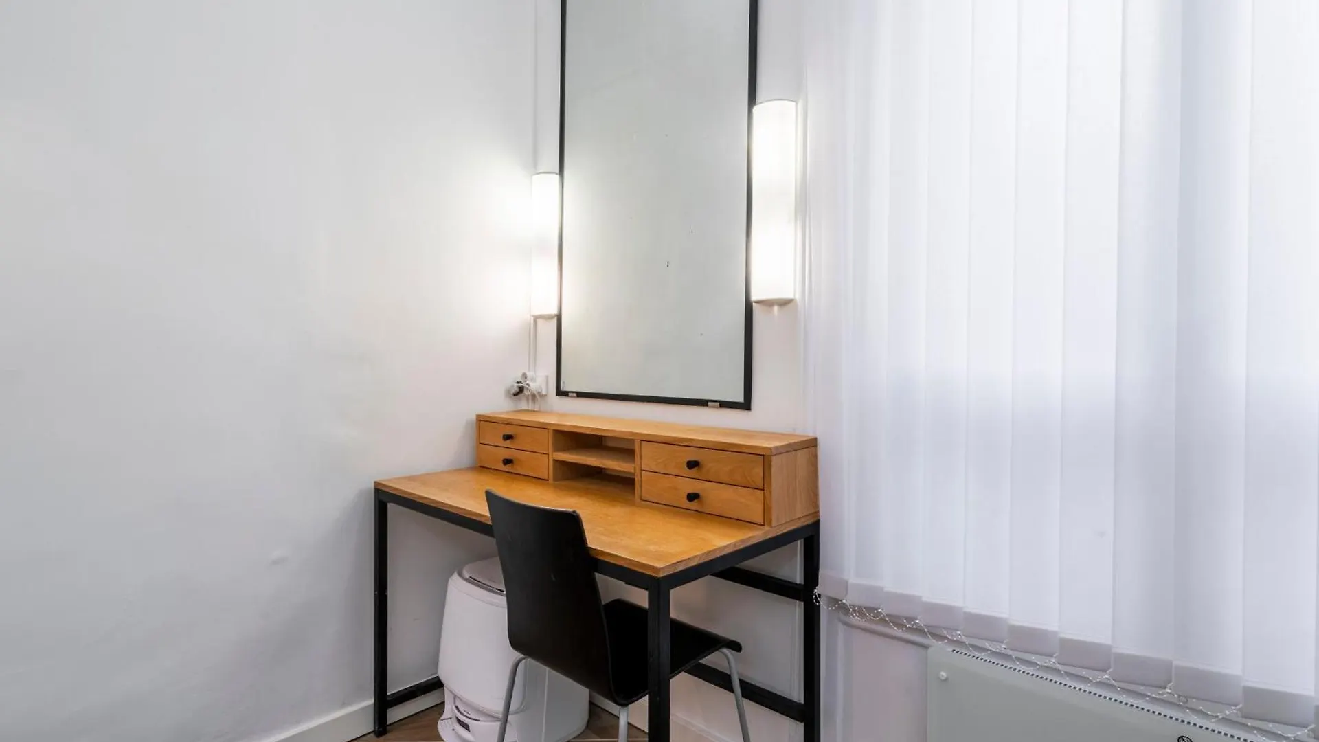 Gold Gate Apt Parigi 0*,  Francia