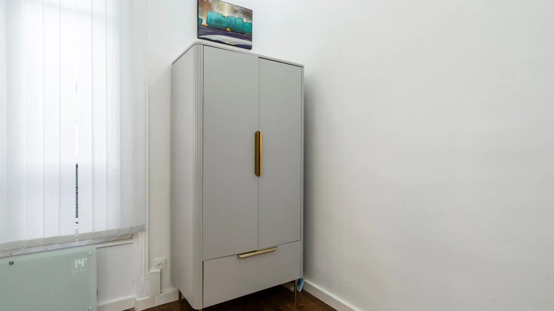 Gold Gate Apt Paris 0*,
