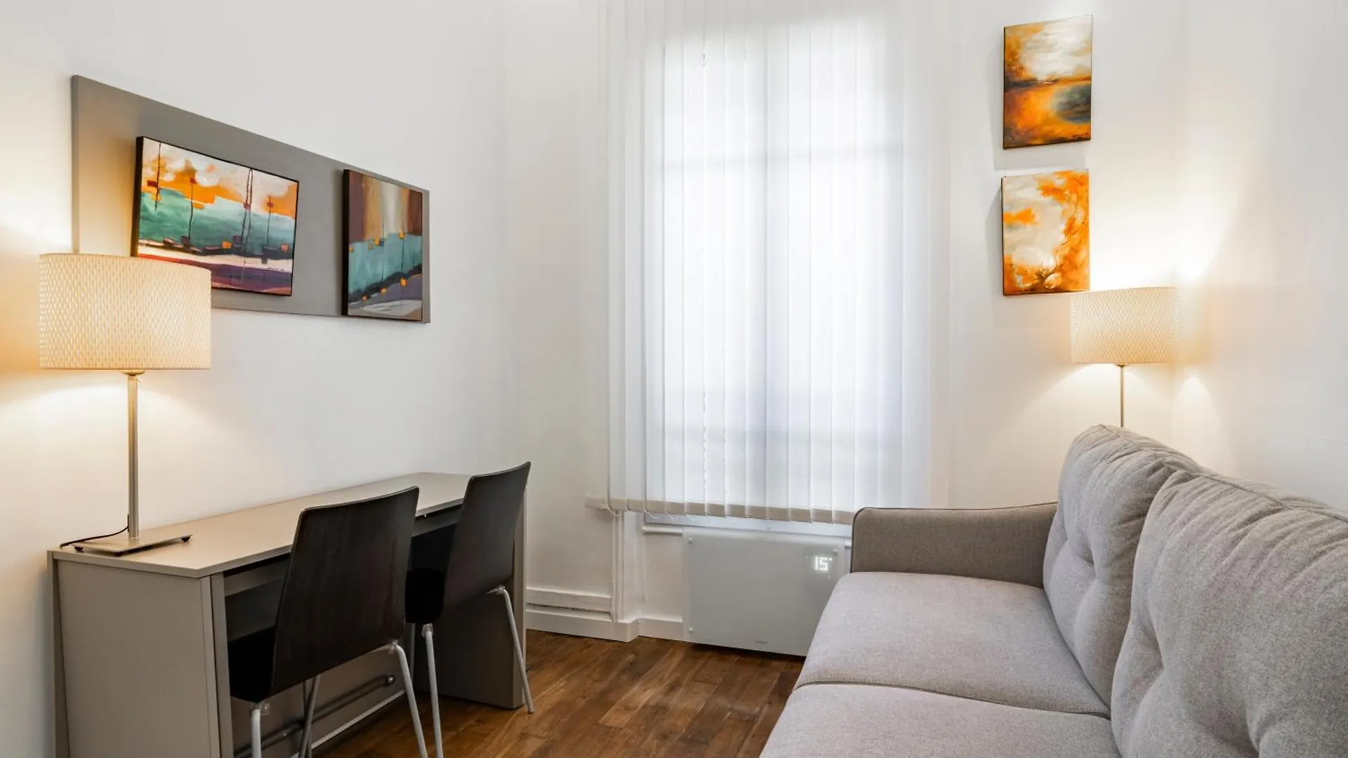 Gold Gate Apt Paris 0*,