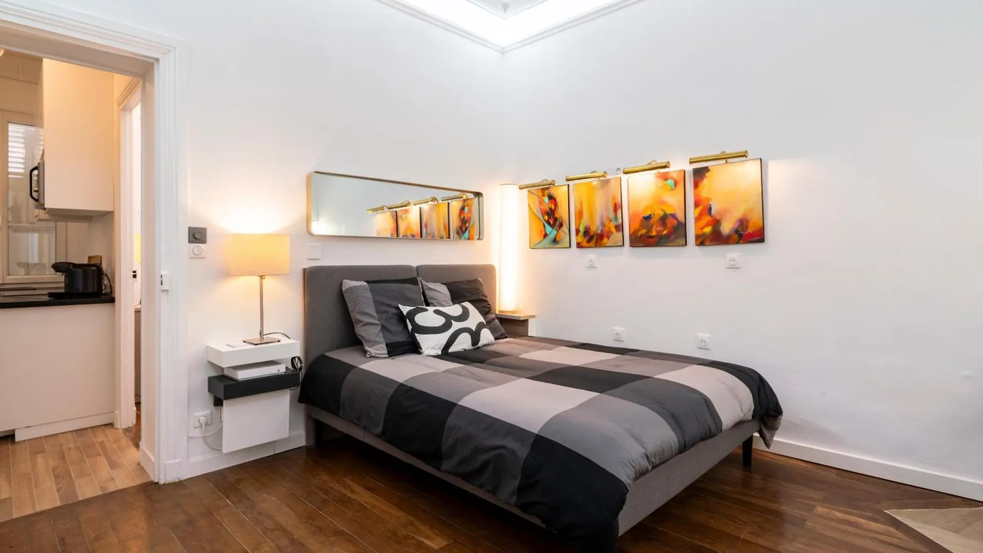 Gold Gate Apt Paris France